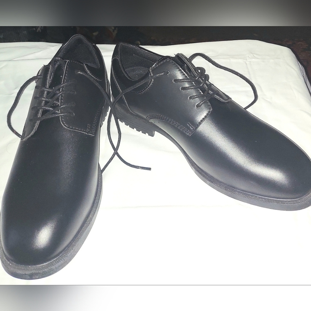 Shoes for Crews, Black, Sz.11,  Perfect for Workers on Their Feet All Day